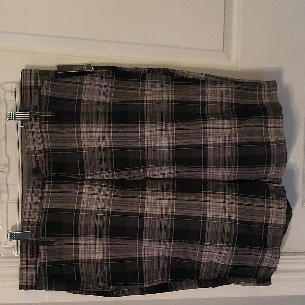 *NWT Men's Burnside  Plaid Bermuda Shorts